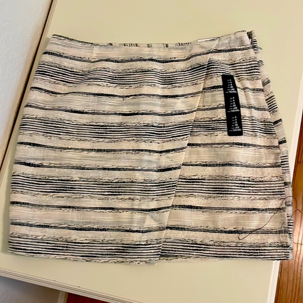 Gap skirt